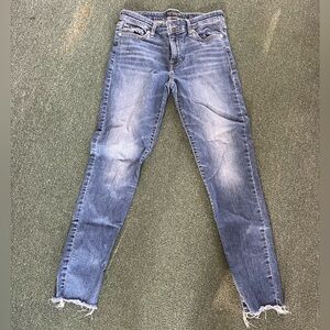 Lucky Brand Women's Sz 6 Denim Blue Jeans pants distressed straight leg comfort